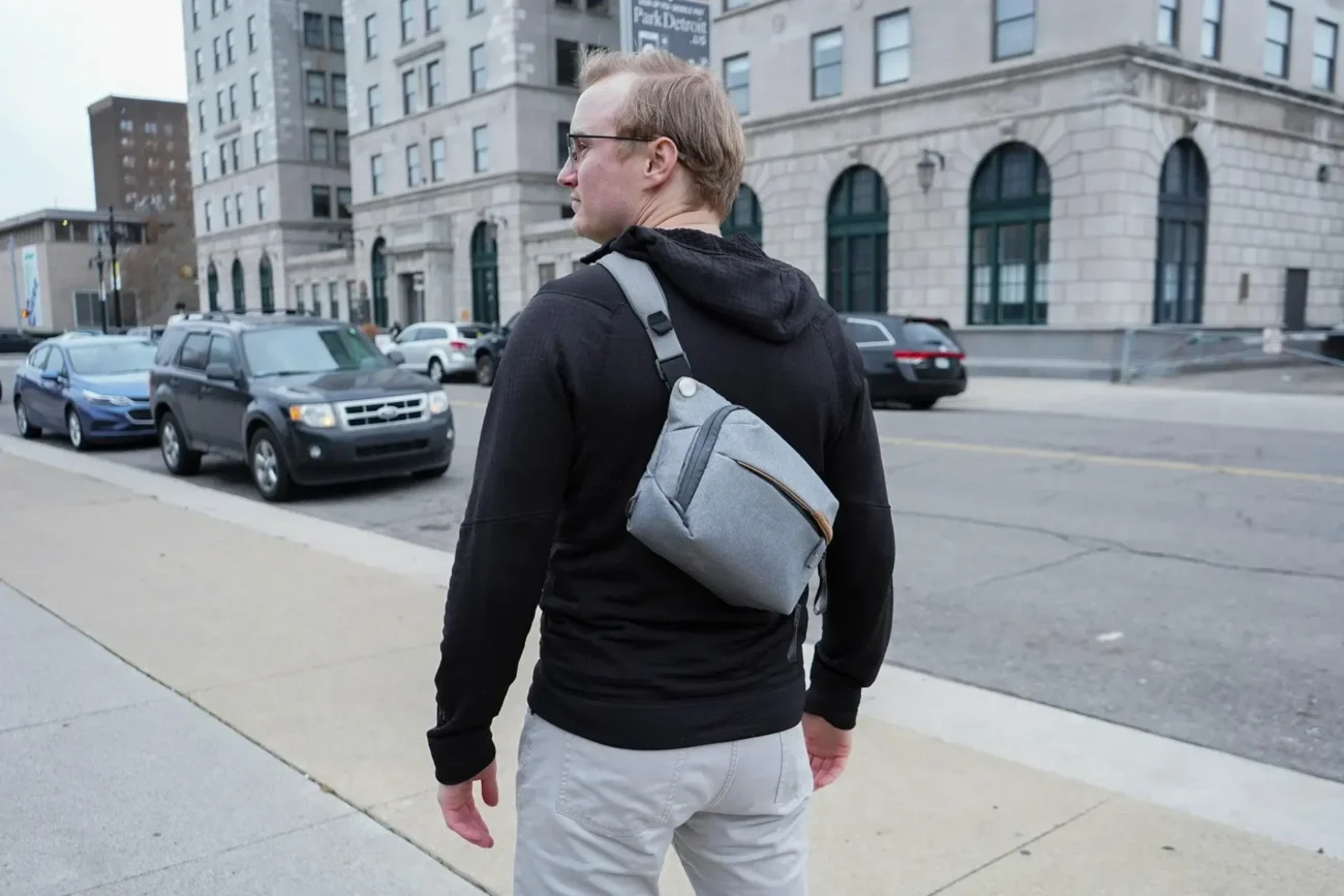 Slingbag Modern: Tas Praktis untuk Aktivitas Harian