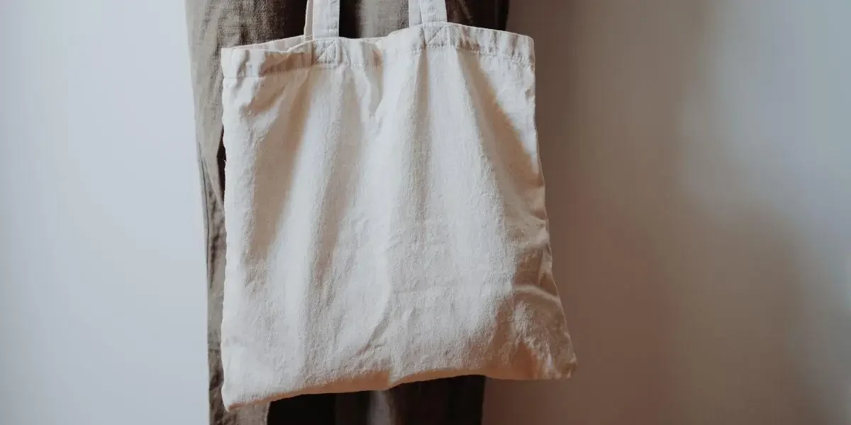 Totebag Kekinian: Model Tas Simpel yang Tetap Stylish